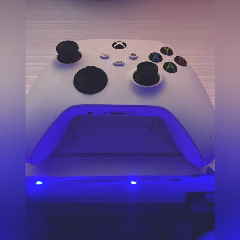 White Xbox controller